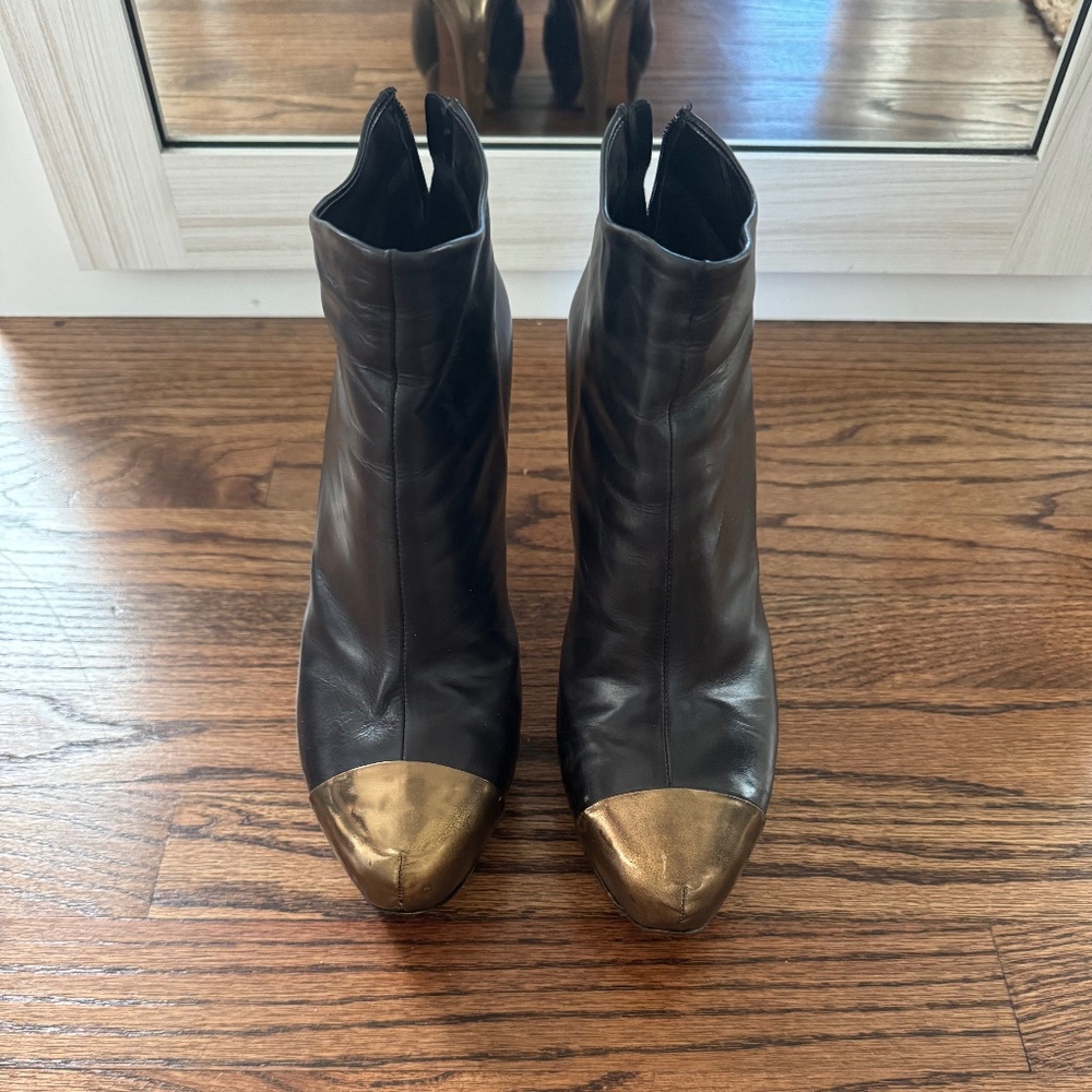 Steven Venezia Booties